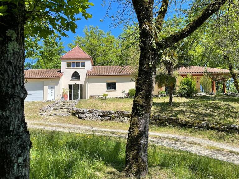 Spacieuse maison avec gîte, grand garage, à distance de marche d'un village dans le Lot — photo 1