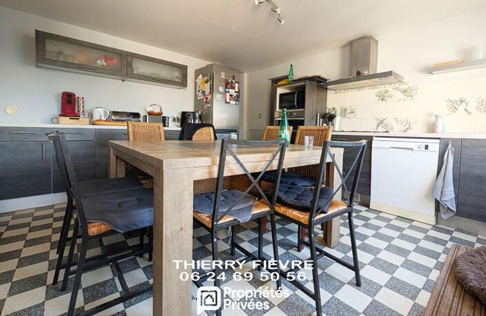 Chouzé Sur Loire 37140  Coeur de village Maison de 139 m2  6 pièces  4 chambres  dépendance jardin — photo 3