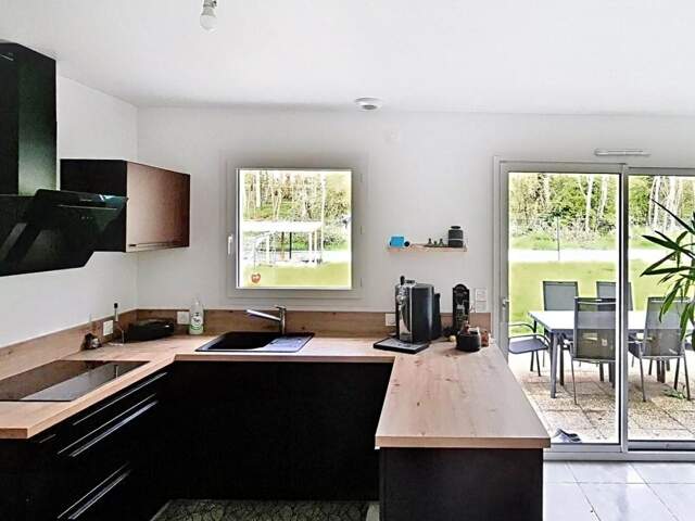 Maison familiale de plain pieds, 3 chambres, Garage, gare et commodités à pieds — photo du bien