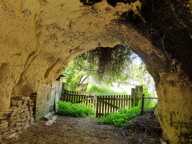 MAISON DE VILLAGE ET SES CAVES CHAMPIGNONNIÈRES — photo 2