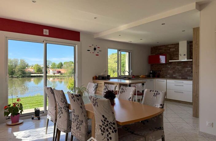 Maison - 132m² - Saint-Prouant — photo 5