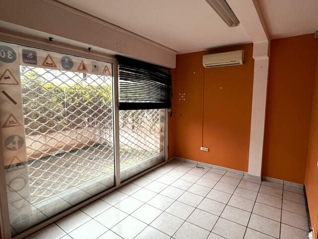 Local professionnel et commercial 67 m2 secteur Moufia proch — photo du bien