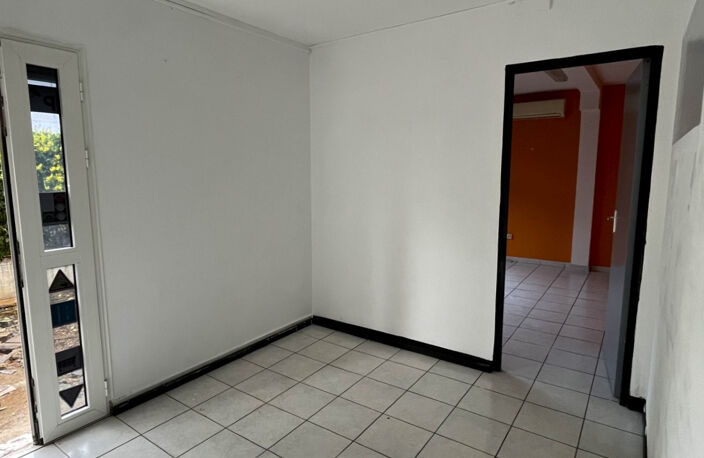 Local professionnel et commercial 67 m2 secteur Moufia proch — photo 2