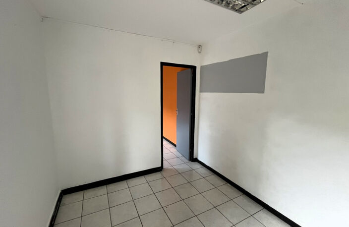 Local professionnel et commercial 67 m2 secteur Moufia proch — photo 3