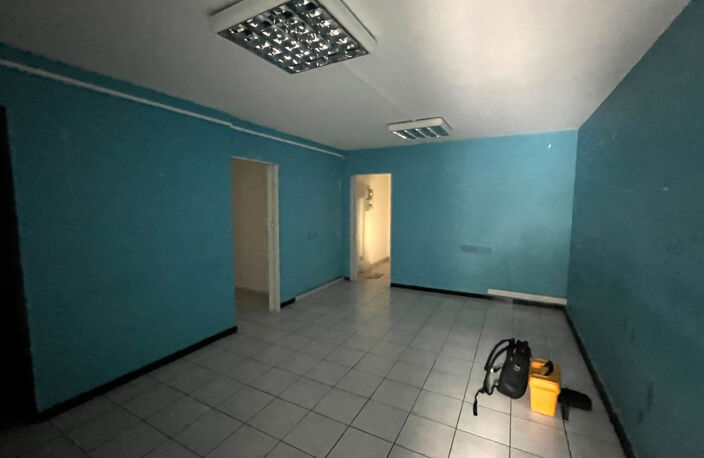 Local professionnel et commercial 67 m2 secteur Moufia proch — photo 4