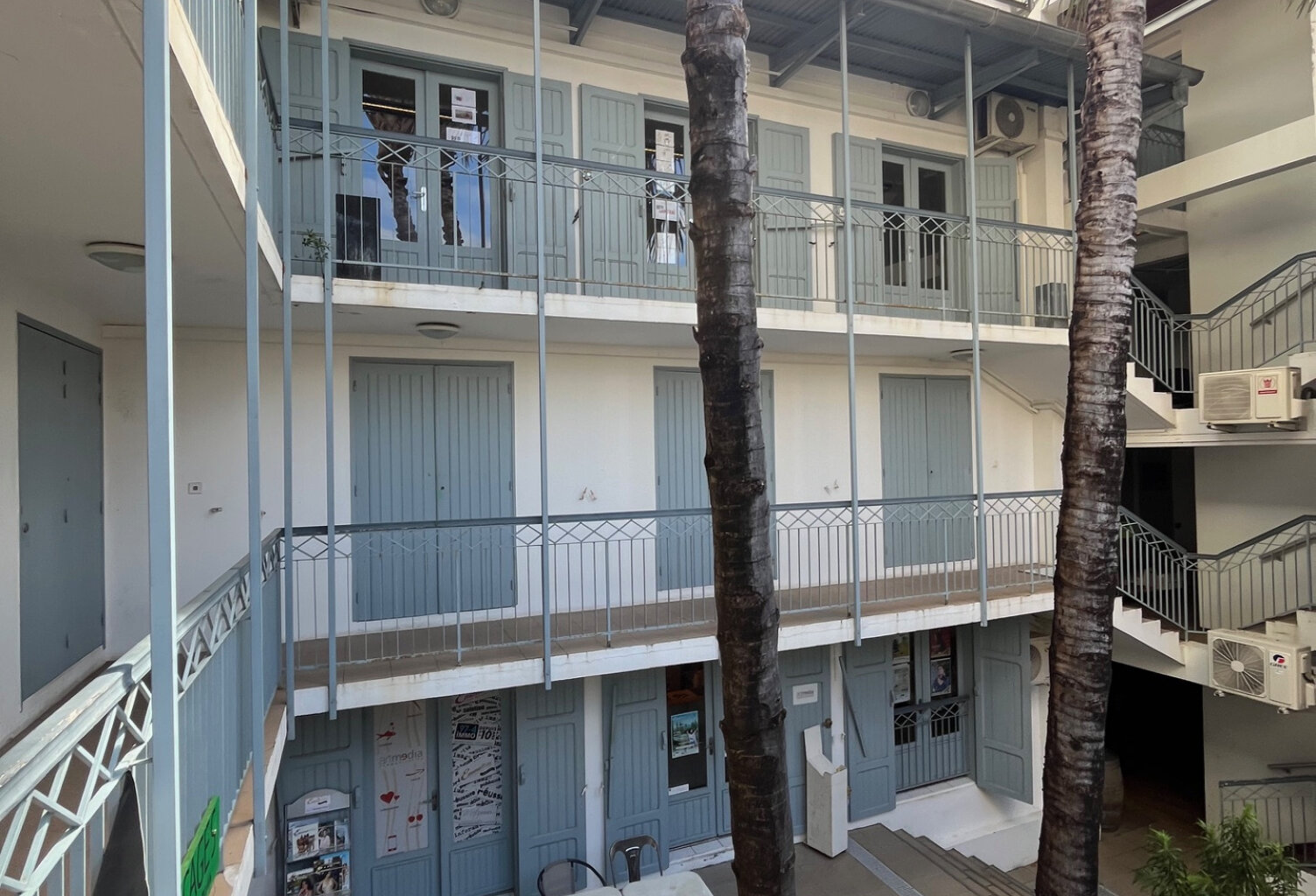 Bureaux en RDC de 42 m2 centre ville Saint Denis — photo 1