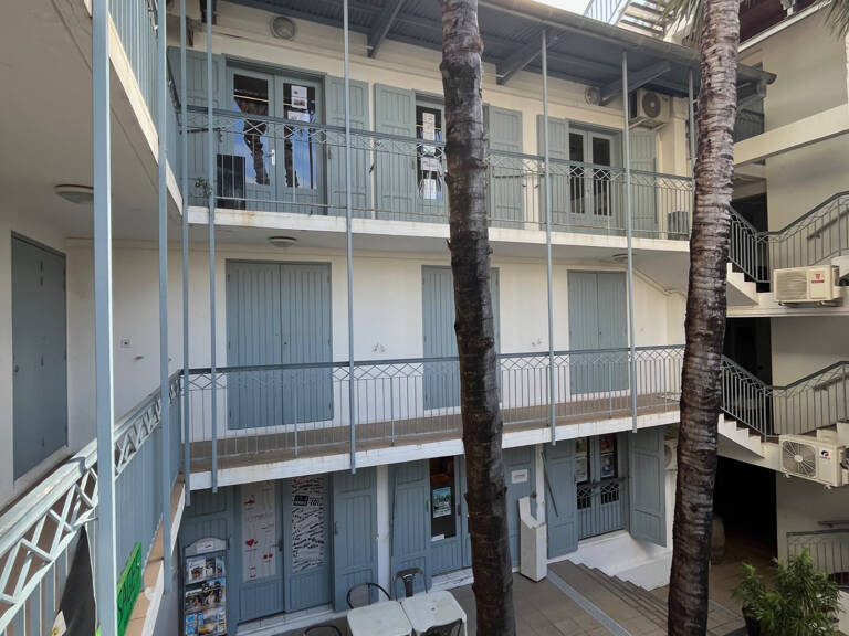 Bureaux en RDC de 42 m2 centre ville Saint Denis — photo 1