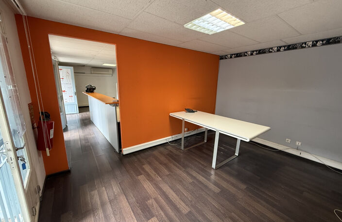 Bureaux en RDC de 42 m2 centre ville Saint Denis — photo 4