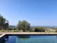 EXCLUSIVITÉ - Ancien Mas en 'L' à vendre sur les hauteurs de La Garde Adhémar, piscine — photo 2