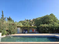 EXCLUSIVITÉ - Ancien Mas en 'L' à vendre sur les hauteurs de La Garde Adhémar, piscine — photo 3