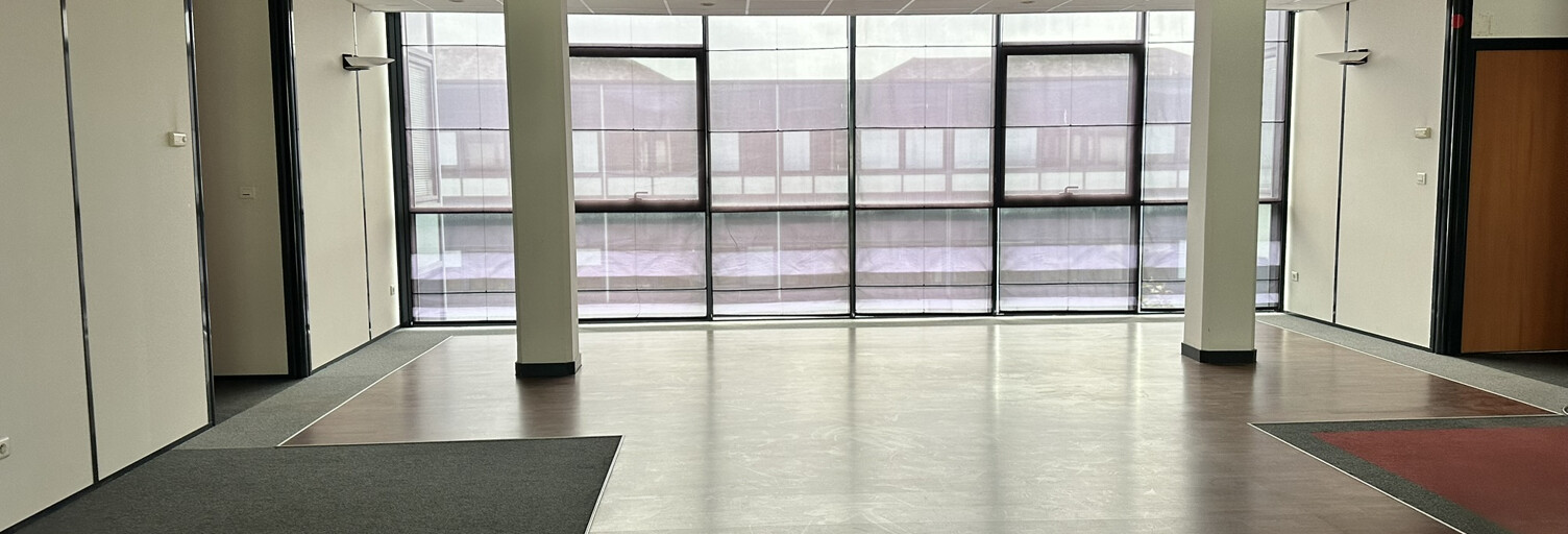 Bureau  936 m² à louer à Angers (49100)