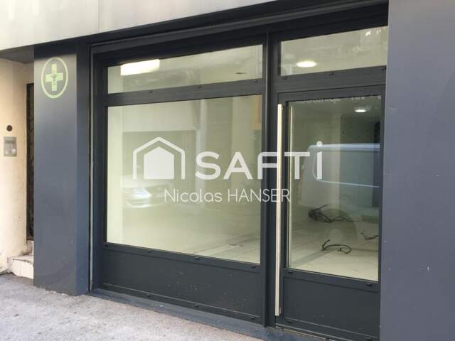 ALÈS HYPER-CENTRE  LOCAL COMMERCIAL 82 m²  4 M DE VITRINE  RÉNOVÉ — photo du bien