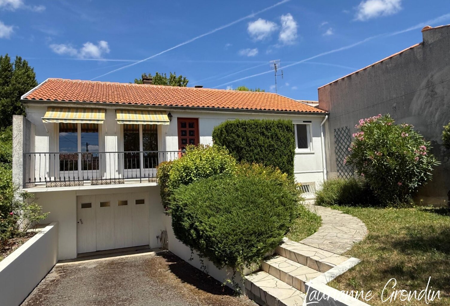Pavillon sur sous sol SAINT JEAN D'ANGÉLY - CENTRE — photo 1