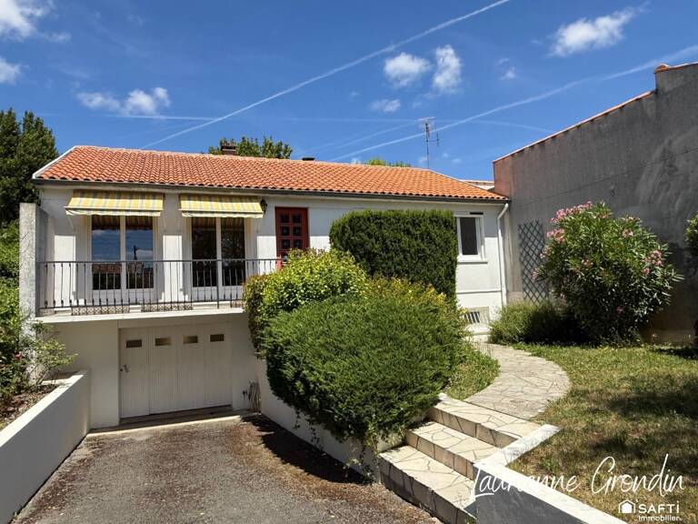 Pavillon sur sous sol SAINT JEAN D'ANGÉLY - CENTRE — photo 1