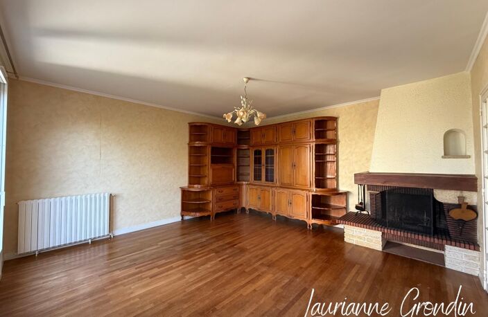 Pavillon sur sous sol SAINT JEAN D'ANGÉLY - CENTRE — photo 4