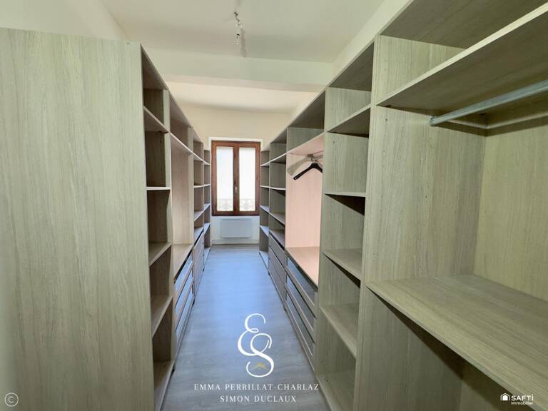 Entre charme, volumes et prestations, une maison de ville au potentiel remarquable avec un extérieur cosy. — photo 1