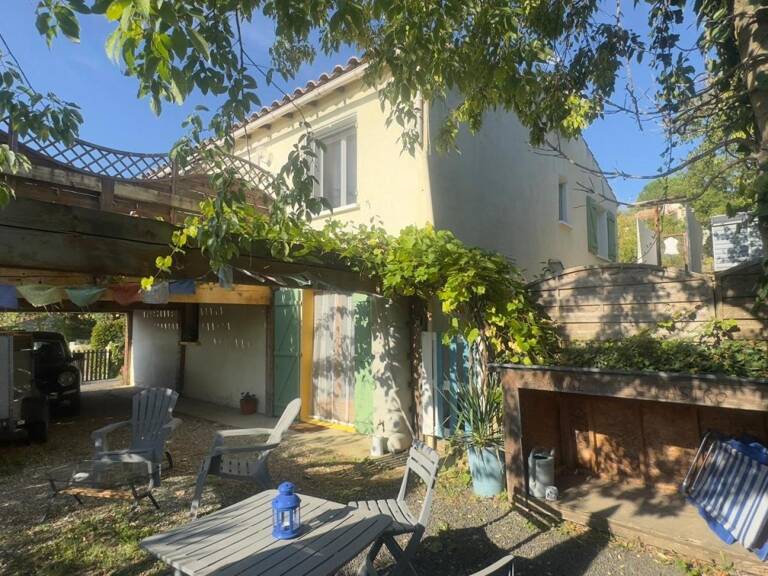 Villa T4 d'environ 90m² avec garage et gite T2 en rez-de-chaussée,  terrasse bois avec vue dégagée sur les Pyrénées. — photo 1
