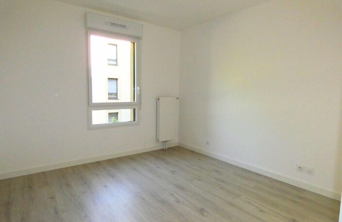 Appartement de 42 m² situé dans un quartier prisé de Vitré, ascenseur, balcon — photo 4