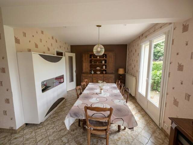 Maison familiale lumineuse avec grand terrain — photo du bien