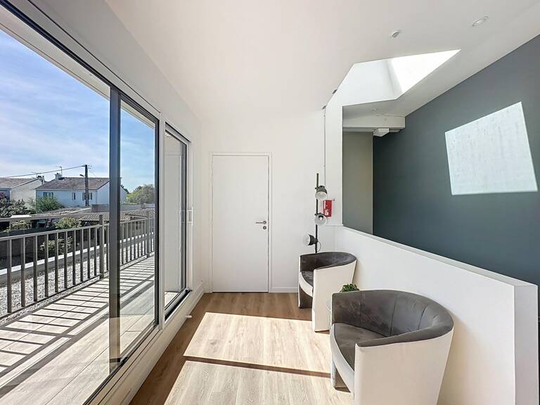 Immeuble de bureaux récent avec stationnements | accessible PMR — photo 1