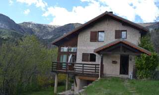 Maison 5 Pièces 142 m² à vendre à Beauvezer (04370)