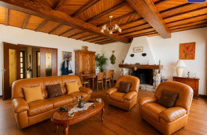 MAISON DE CARACTERE AVEC VUE EXCEPTIONNELLE  — photo 4