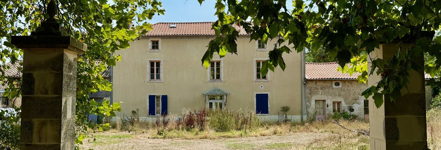 Maison 10 Pièces 300 m² à vendre à Cours (79220)