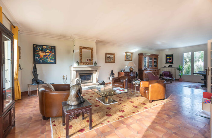 MAISON TRADITIONNELLE DE 214 M2 SUR 5253 M2 - POSS. 5 CH — photo 2