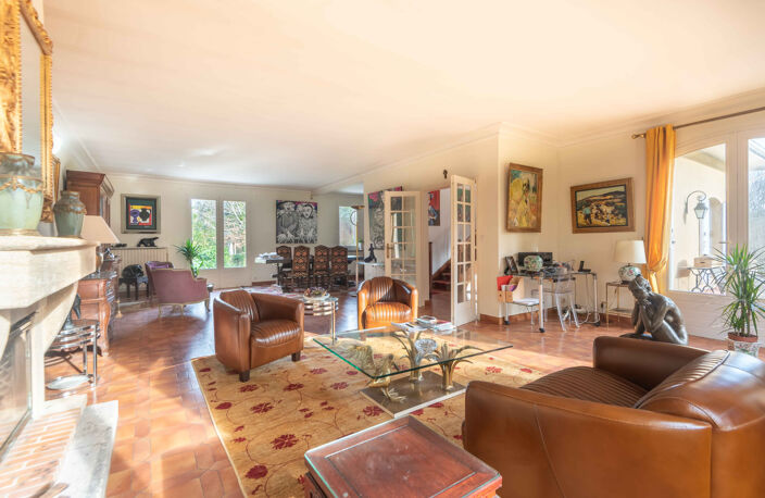 MAISON TRADITIONNELLE DE 214 M2 SUR 5253 M2 - POSS. 5 CH — photo 4