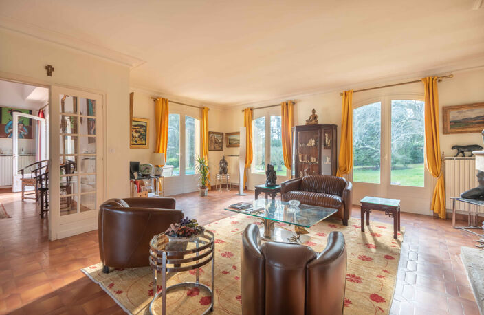 MAISON TRADITIONNELLE DE 214 M2 SUR 5253 M2 - POSS. 5 CH — photo 5
