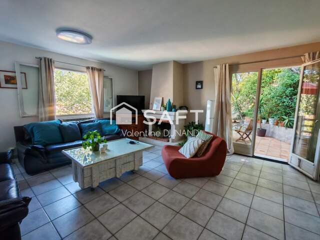Charmante maison familiale avec piscine et vue imprenable à Collobrières — photo du bien