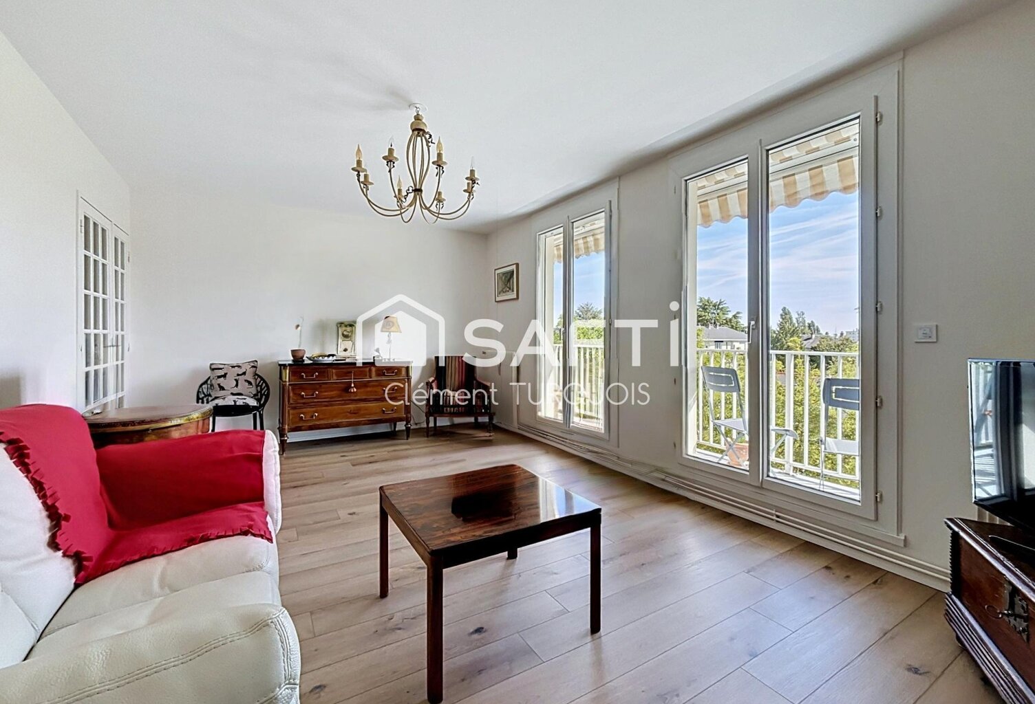 Saint-Cyr-sur-Loire  Appartement 85 m² rénové avec balcons, box et cave — photo 1
