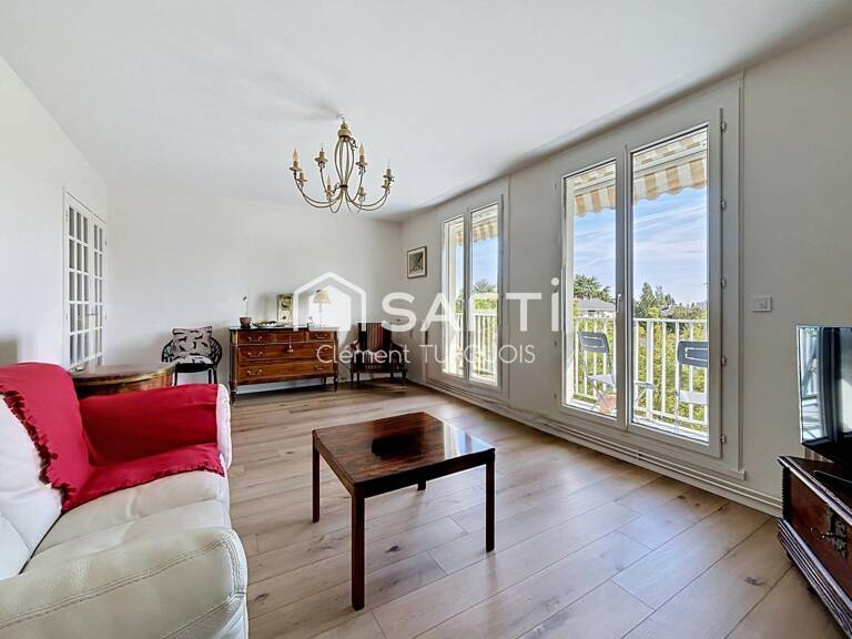 Saint-Cyr-sur-Loire  Appartement 85 m² rénové avec balcons, box et cave — photo 1