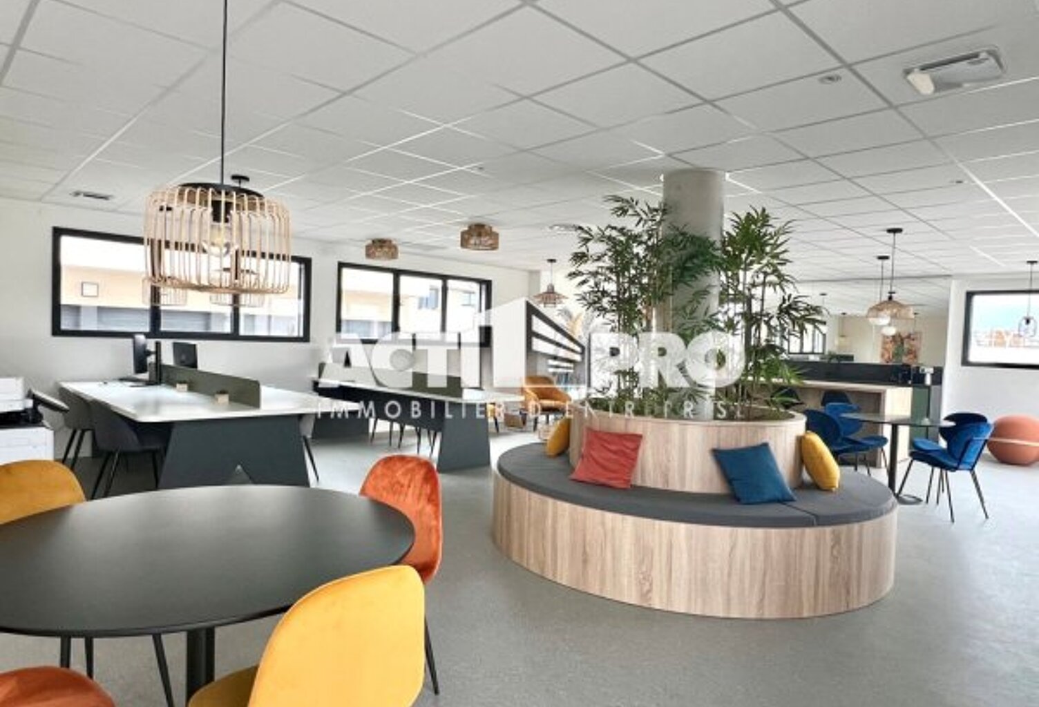 Bureaux à louer — photo 1