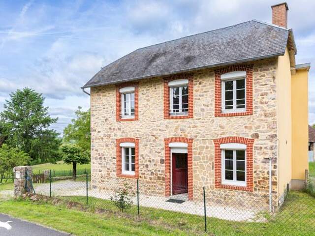Maison en pierre de 4 pièces principales — photo du bien