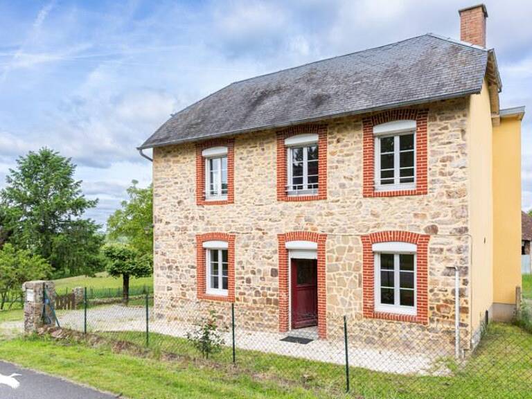 Maison en pierre de 4 pièces principales — photo 1