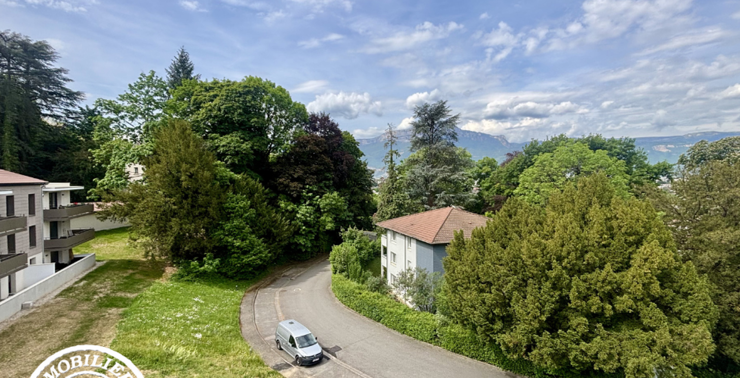 Appartement 4 pièces de 103 m2   Poisat (38320) — photo 1