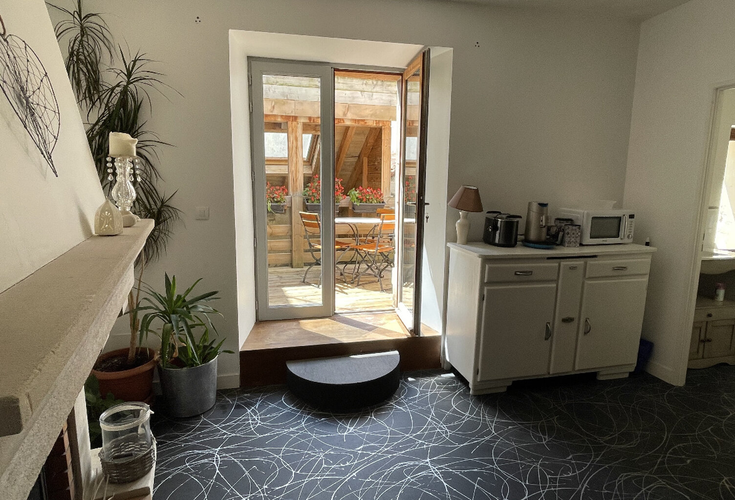 Immeuble mixte commerce et habitation — photo 1