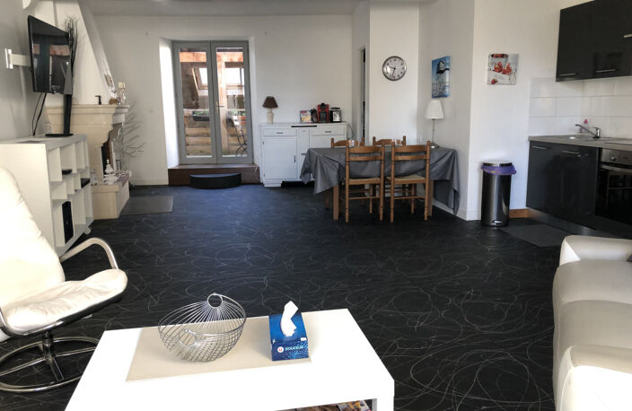 Immeuble mixte commerce et habitation — photo 2
