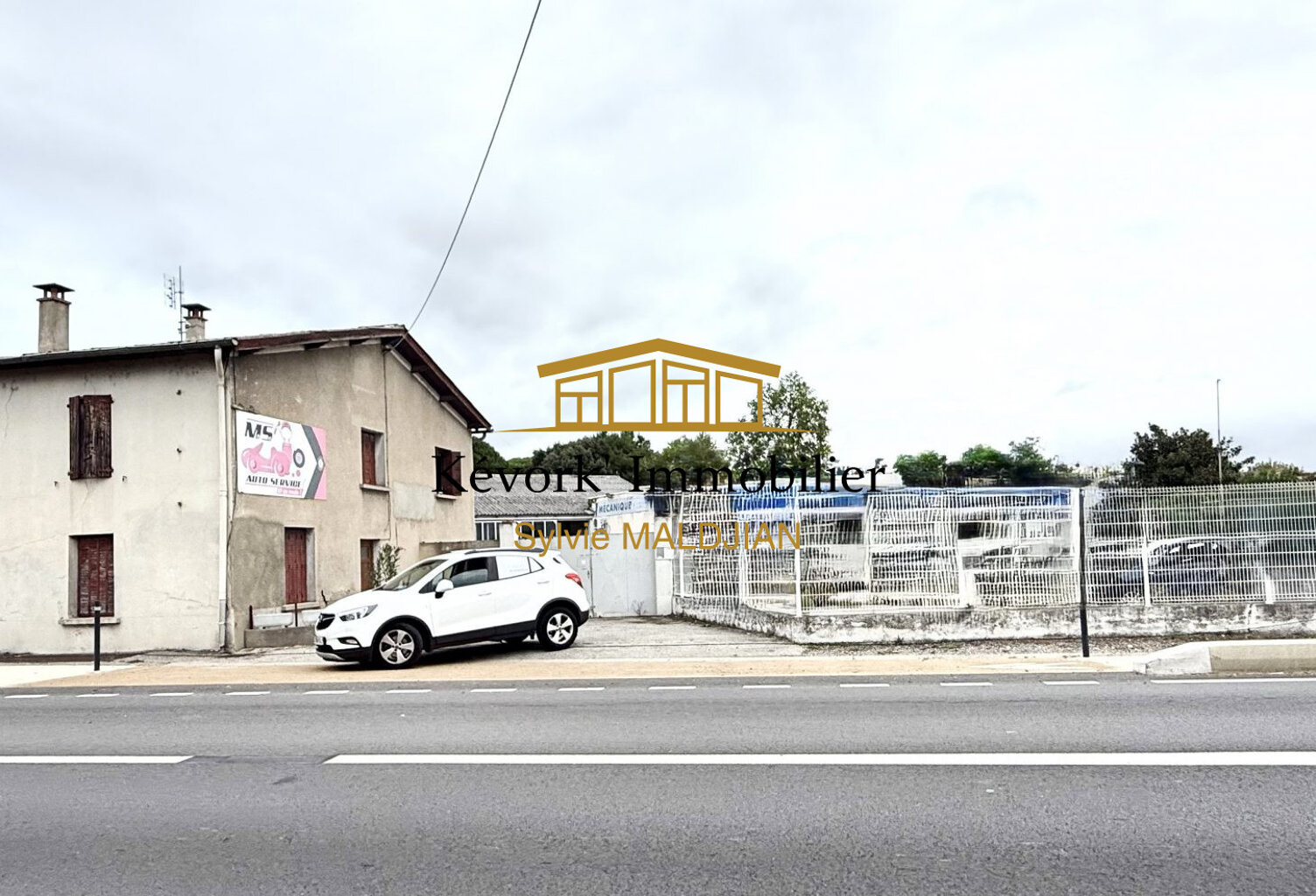 LOCAUX COMMERCIAUX ET HABITATION — photo 1