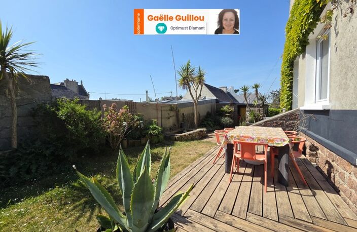 SANTEC : Coup de coeur de 110m² charme des années 50 vue mer et jardin clos — photo 4