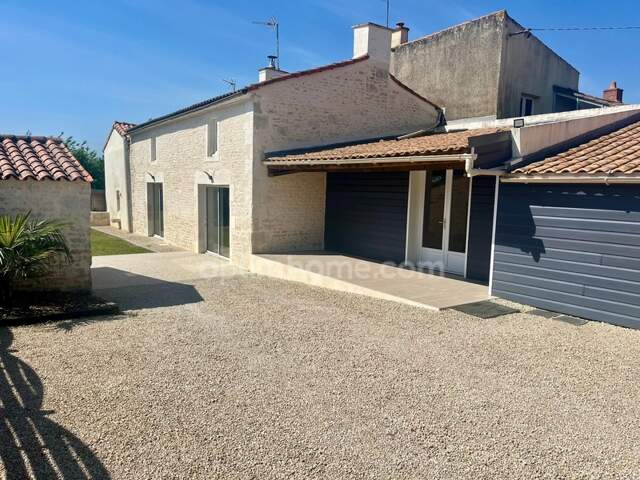 85400 - FERMETTE EN PIERRES RÉNOVÉE - 4 CHAMBRES - TERRAIN CLOS DE 671 M² — photo du bien