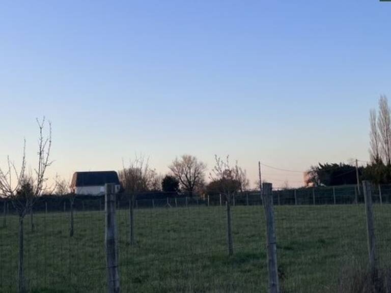 Terrain à vendre de 8 360,00 m² SAINTE CATHERINE DE FIERBOIS (37) - Terrain de 8360 m² en zone commerciale, avec vue sur la RD 910 et proche de Ste Maure de Touraine — photo 1