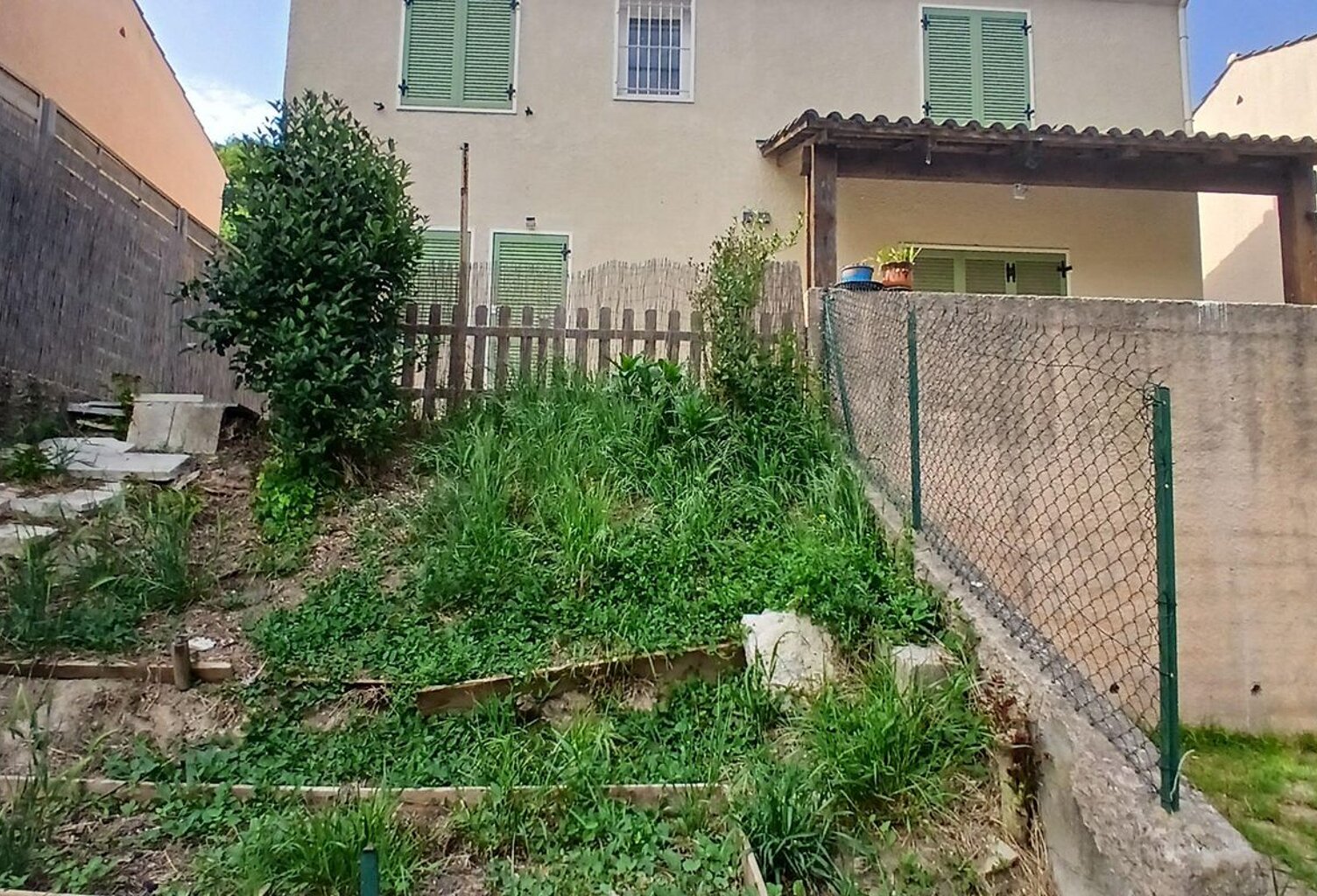 Secteur Buzine Villa T4 non mitoyenne de 102m² avec vue panoramique et garage sur terrain de 400m² — photo 1