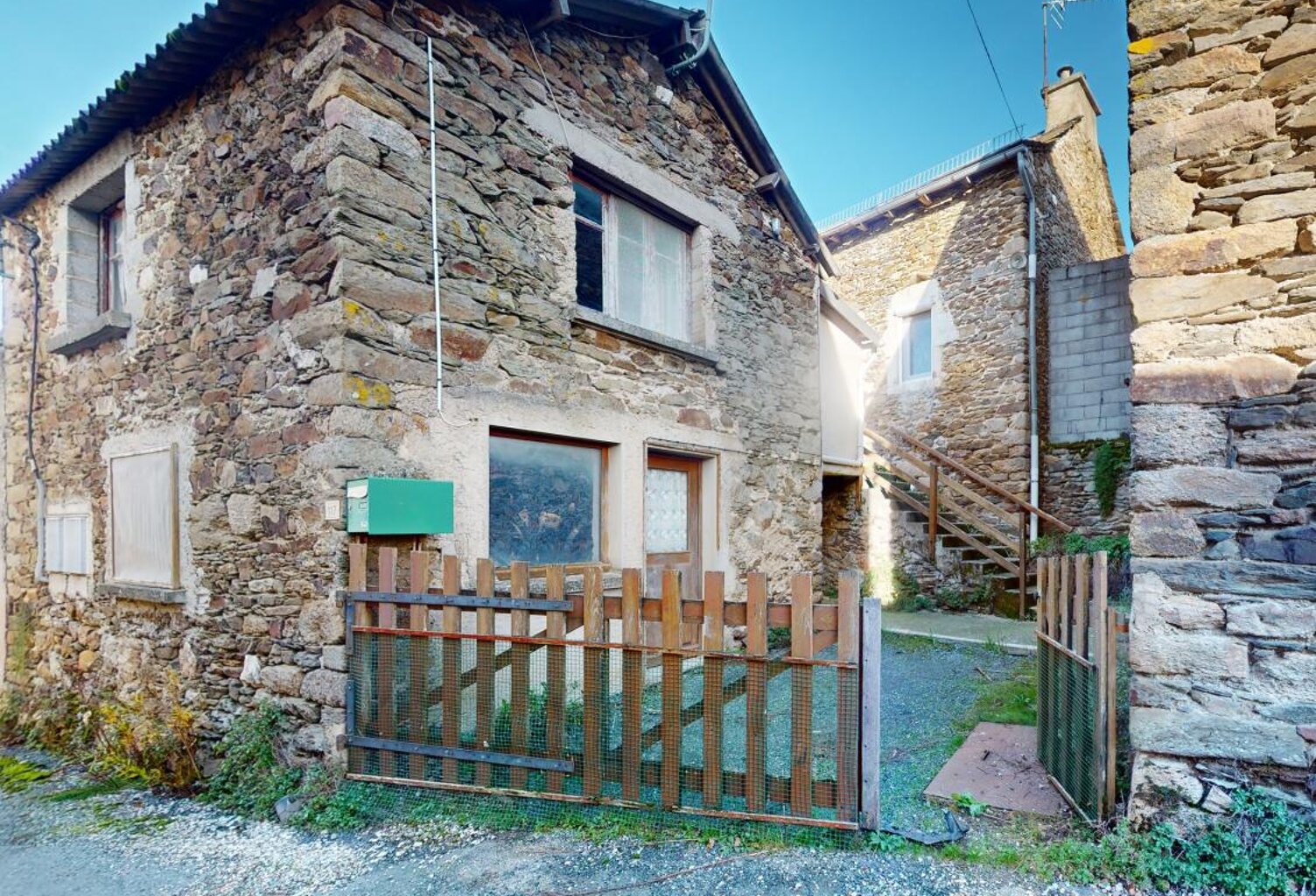 Charmante maison en pierres  À Vendre — photo 1