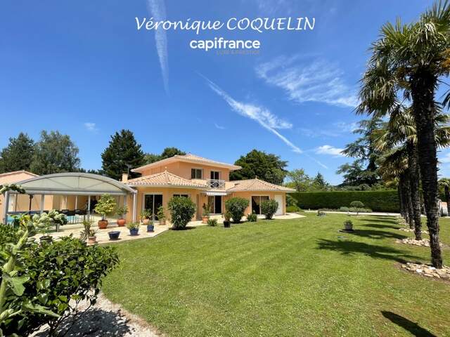 Magnifique villa 7 pièces 240m² avec piscine intérieure à vendre LE CELLIER — photo du bien