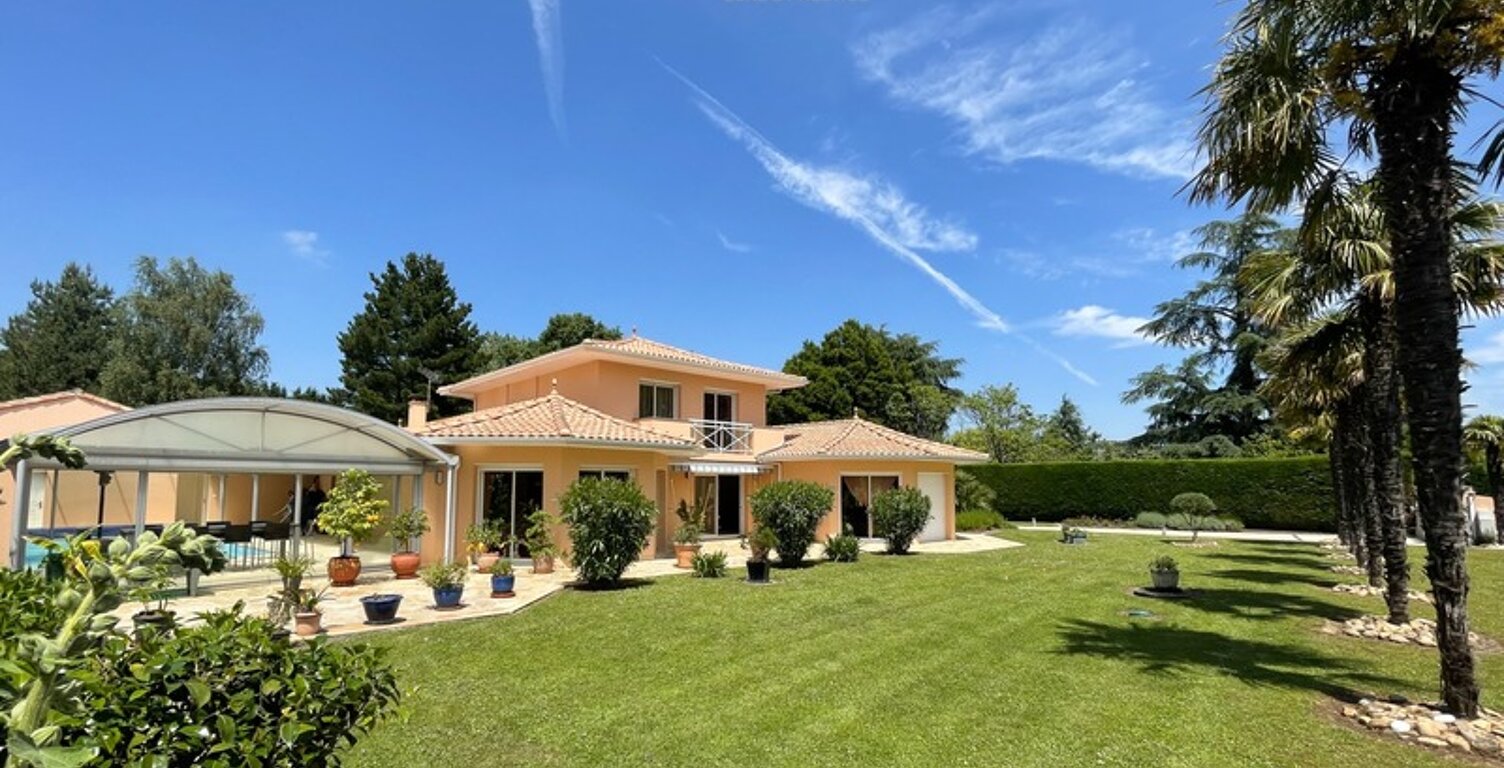 Magnifique villa 7 pièces 240m² avec piscine intérieure à vendre LE CELLIER — photo 1