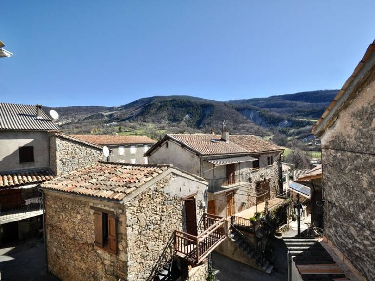 Dpt Alpes de Haute Provence (04), à vendre Proche ANNOT Maison de village en pierres 3 pièces, 60m², Cave et Terrasse — photo 1