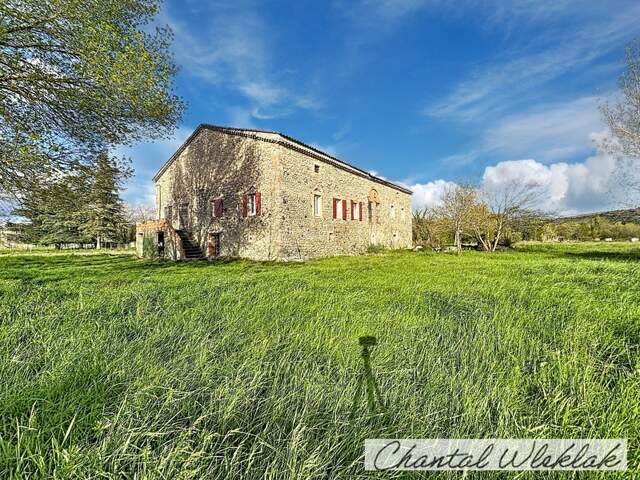 Maison en pierre à vendre corps de ferme à AUBENAS (07) - Terrain plat 1,4 ha — photo du bien