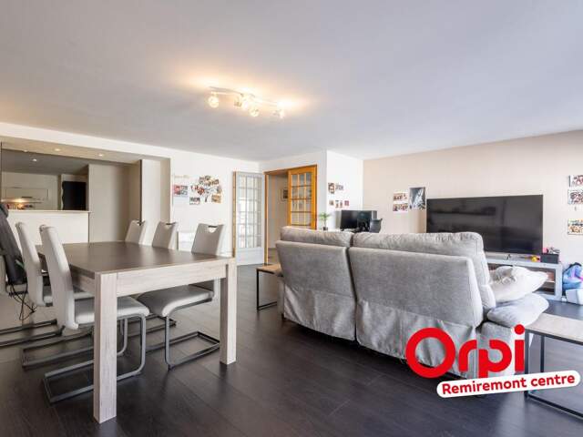 APPARTEMENT À VENDRE - REMIREMONT CENTRE — photo du bien
